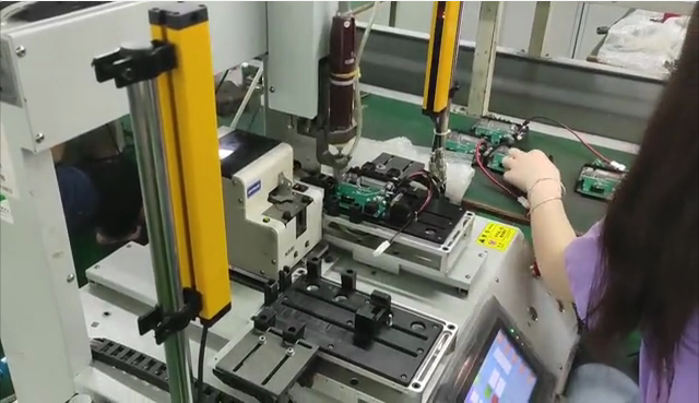 Automatic screw machine makes work more efficient and convenient