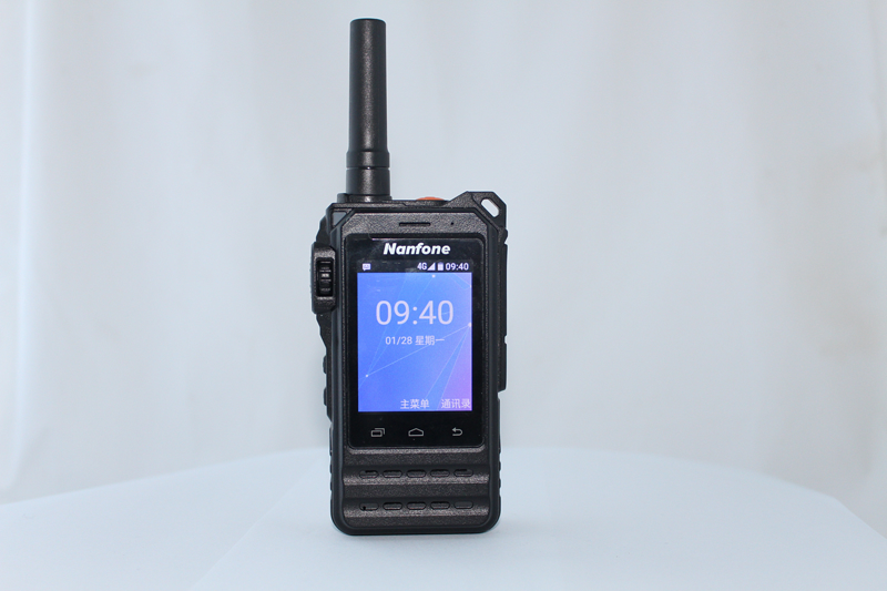 IP Radio With 4G-LTE,Compatible With3G/2G And 2.4 Inches Color Touch Screen POC-880